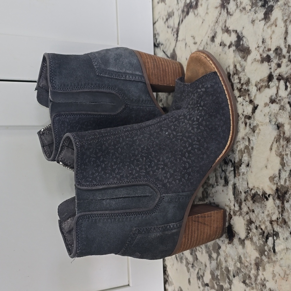 TOMS Peeptoe Blue Boots 7.5 EUC